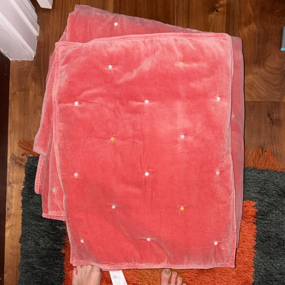 WEST ELM KIDS / 100% cotton pink Polk dot coverlet and single pillowcase